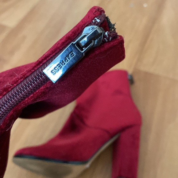 Red velvet boots - Picture 2 of 5